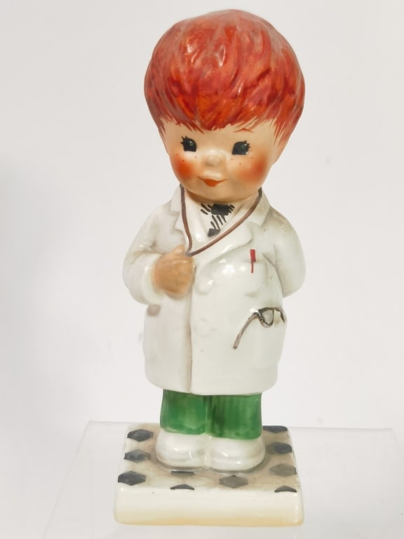 Vintage Goebel Hummel Porcelain "Trouble Shooter": Vintage Goebel Hummel Porcelain "Trouble Shooter" Figurine, 5.5in