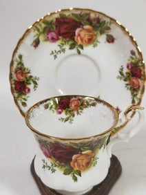 Vintage Royal Albert Old Country Rose Tea Cup Set