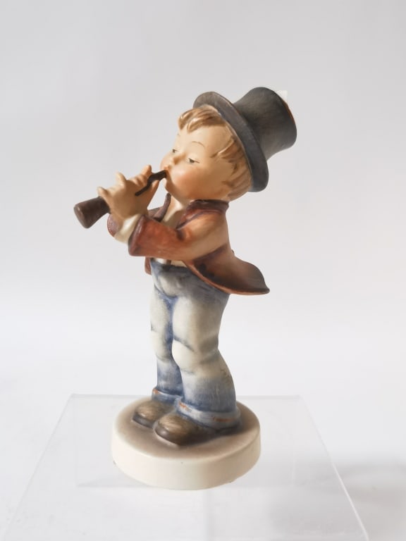 Goebel Hummel Porcelain "Serenade" Figurine: Goebel Hummel Porcelain "Serenade" Figurine, 5in