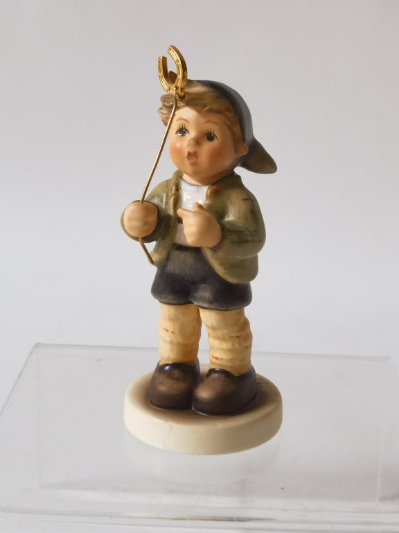 2010 Hummel Club Porcelain "Little Luck" Figurine: 2010 Hummel Club Porcelain "Little Luck" Figurine, 3.75in