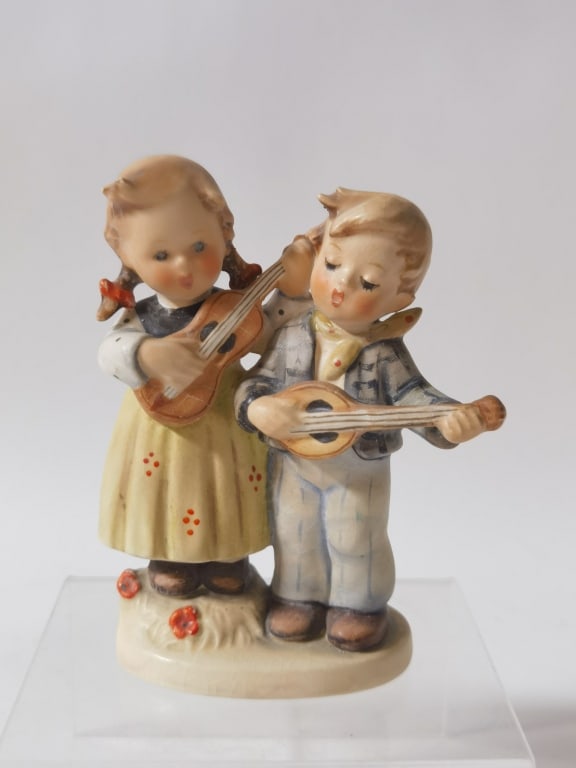 Goebel Hummel Porcelain "Happy Days" Figurine: Goebel Hummel Porcelain "Happy Days" Figurine, 4.25in