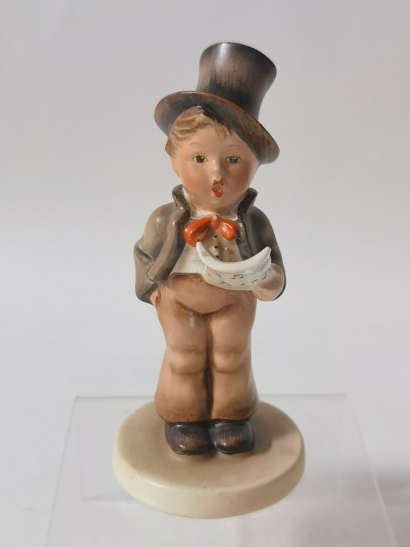 Goebel Hummel Porcelain "Street Singer" Figurine: Goebel Hummel Porcelain "Street Singer" Figurine, 5.25in