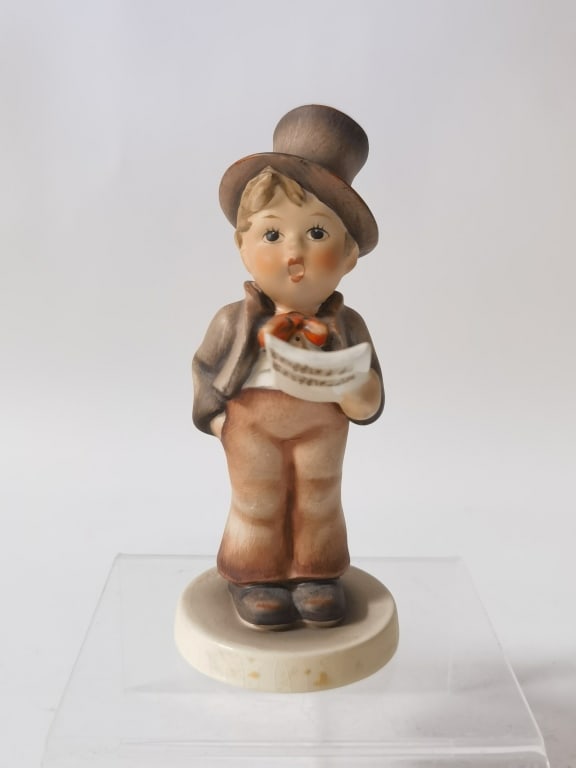 Goebel Hummel Porcelain "Street Singer" Figurine: Goebel Hummel Porcelain "Street Singer" Figurine, 5in