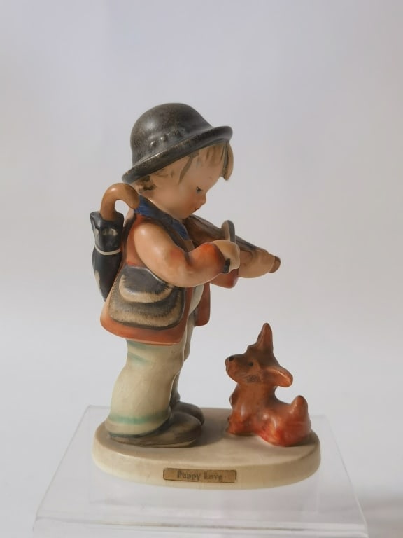Goebel Hummel Porcelain "Puppy Love" Figurine: Goebel Hummel Porcelain "Puppy Love" Figurine, 5in