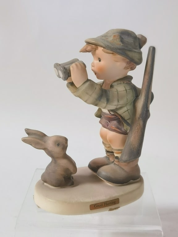 Goebel Hummel Porcelain "Good Hunting" Figurine: Goebel Hummel Porcelain "Good Hunting" Figurine, 5 1/8in