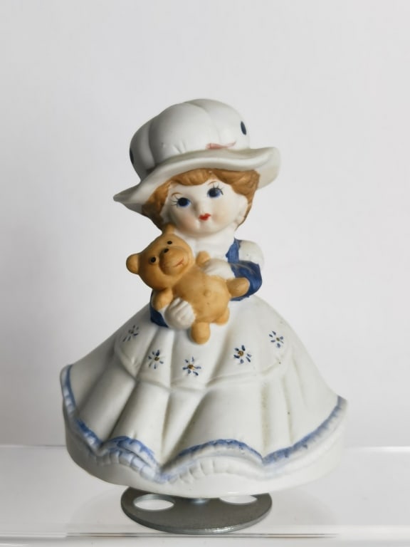 Vintage Porcelain Little Girl Music Box: Vintage Porcelain Little Girl Music Box, 5in
