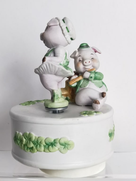 Vintage Porcelain Irish Pigs Music Box: Vintage Porcelain Irish Pigs Music Box, 6.5in by 4.5in