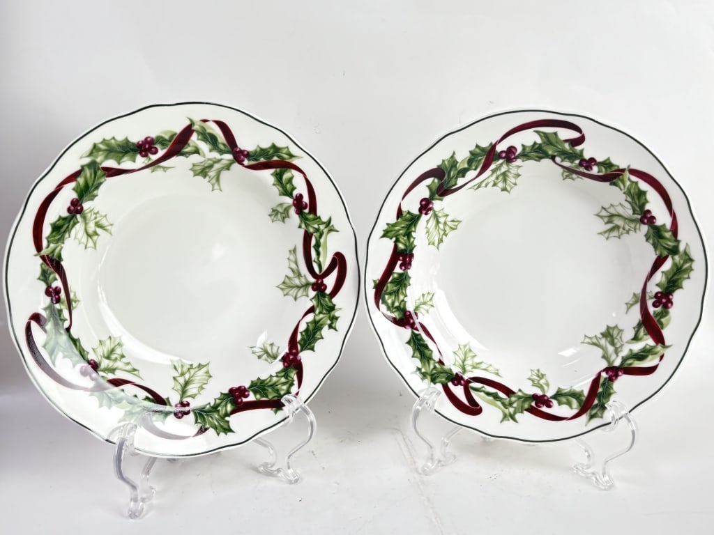 Pr. of 1998 Charter Club Winter Garland Porcelains: Pr. of 1998 Charter Club Winter Garland Porcelain Bowls, 2in by 9.5in