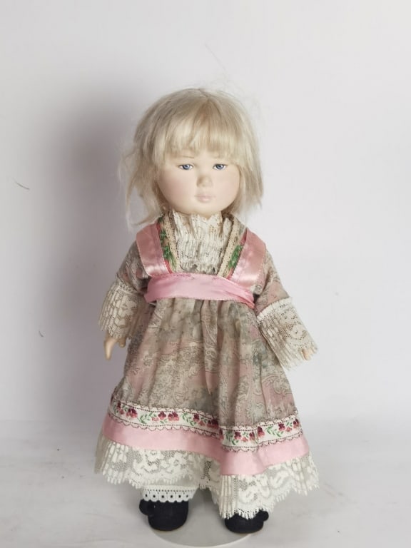 Vintage Effanbee Contessa Gypsy Vinyl Doll: Vintage Effanbee Contessa Gypsy Vinyl Doll, 11in