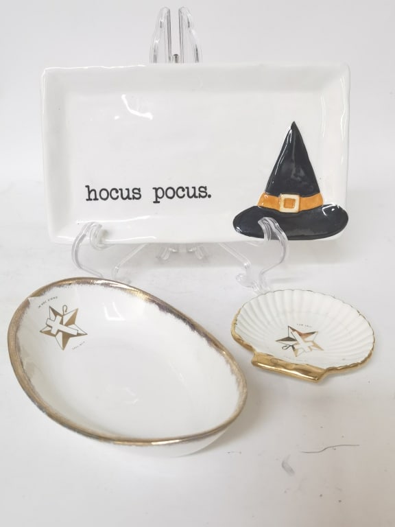 Group of Porcelain Dishes: Group of Porcelain Dishes, 3.75-9in