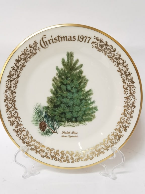 1977 Limited Ed. Lenox Christmas Commemorative Pla: 1977 Limited Ed. Lenox Christmas Commemorative Plate, 10.75in