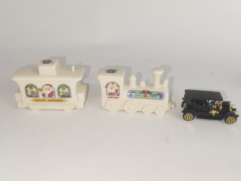 (2) Lenox Porcelain Train Carts: (2) Lenox Porcelain Train Carts, 3.5in