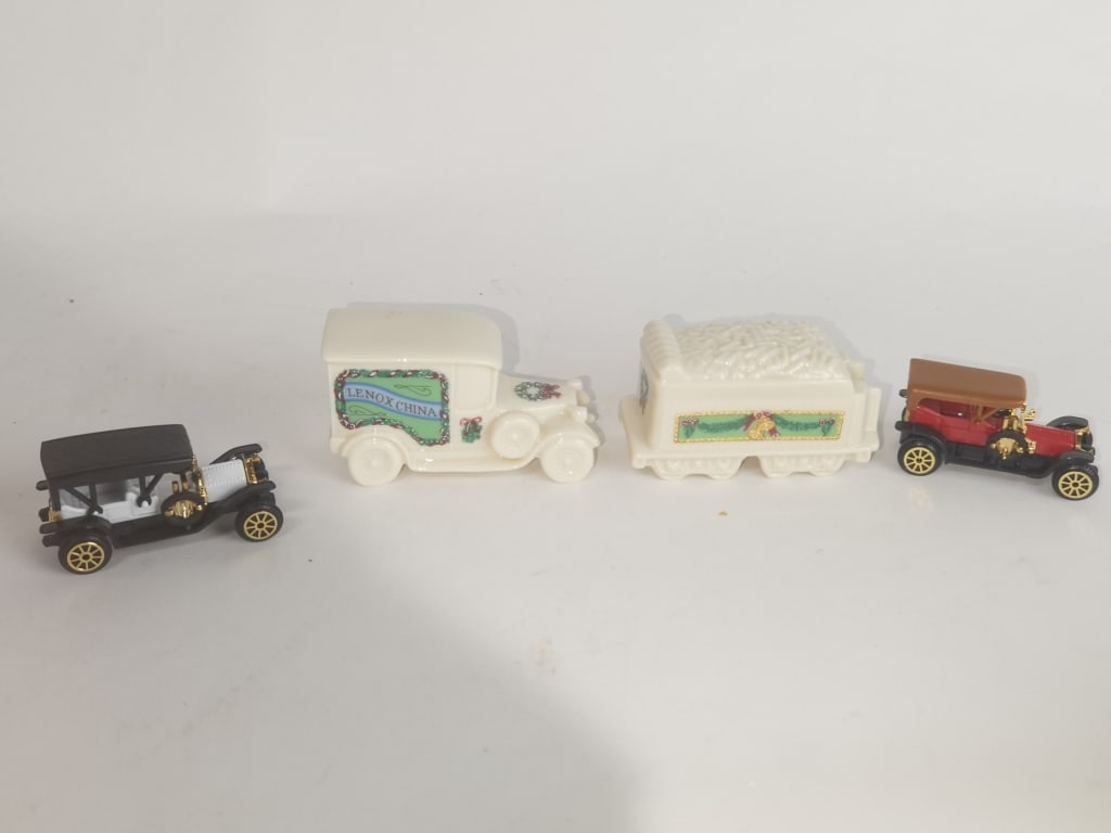 (2) Lenox Porcelain Train Carts and Small Cars: (2) Lenox Porcelain Train Carts and Small Cars, 3.25in