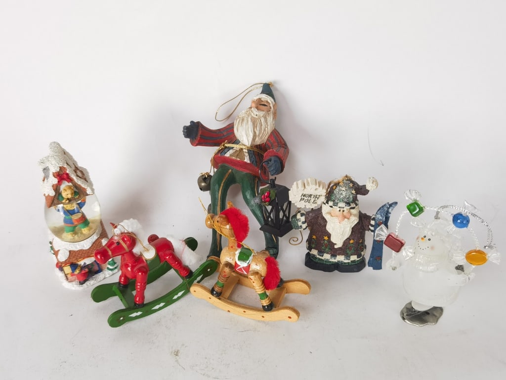 Group of Christmas Decors: Group of Christmas Decors, 6.5in by 4in