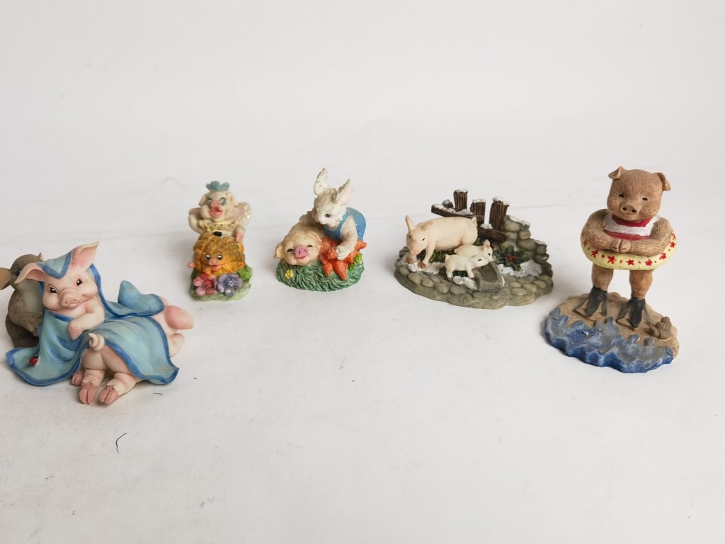 (5) Vintage Pig Table Decors (1 of 4)