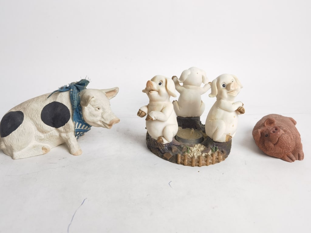 (3) Vintage Pig Table Decors (1 of 5)