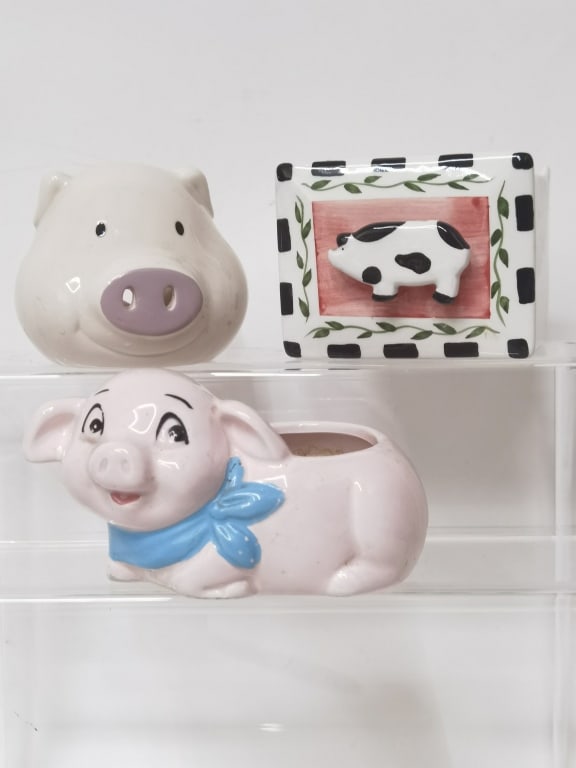 Group of Porcelain Pig Wares: Group of Porcelain Pig Wares, 3.75in