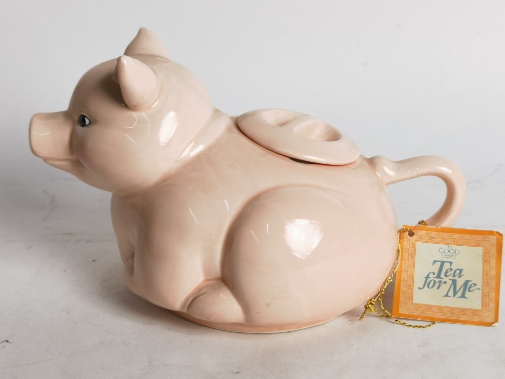 Vintage The Good Company Porcelain Pig Teapot: Vintage The Good Company Porcelain Pig Teapot, 4.5in by 7in