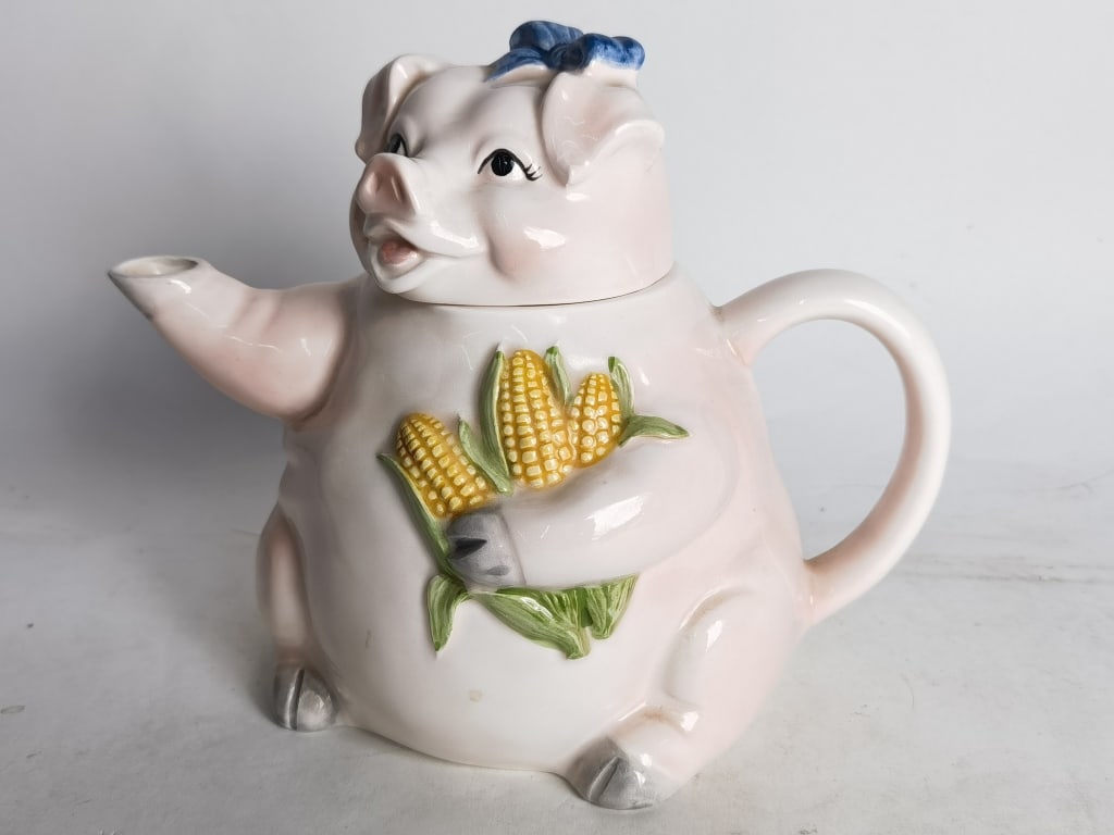 Vintage Mary Ann Baker Otagiri Porcelain Pig Teapo: Vintage Mary Ann Baker Otagiri Porcelain Pig Teapot, 7.25in by 8.5in