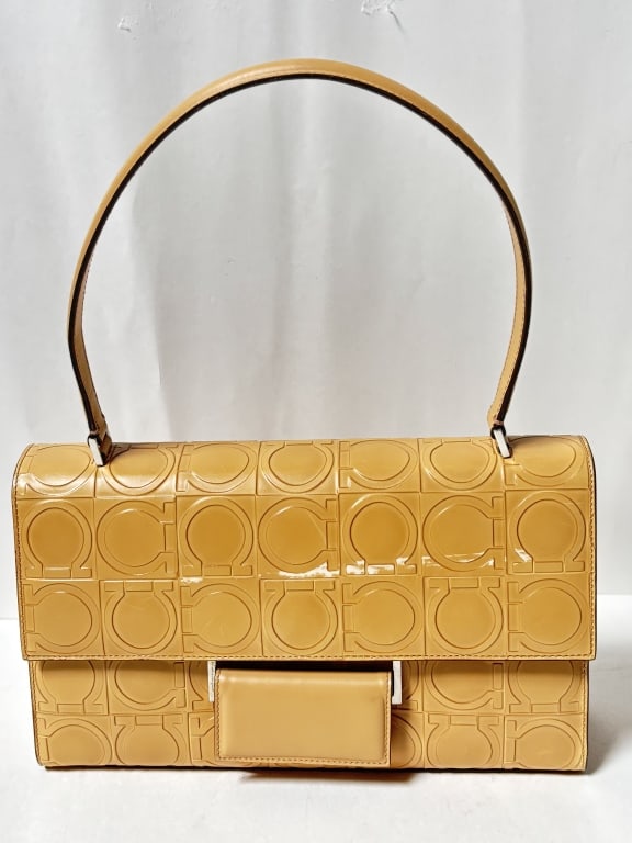 Women's Shoulder Bag: Women's Shoulder Bag, 15in by 11in