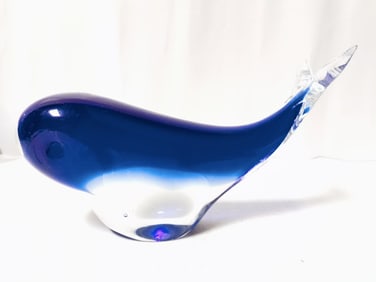 Vintage Fifth Avenue Crystal Blue Art Glass Whale