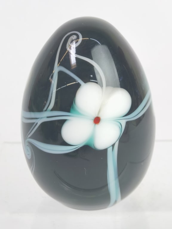 Limited Ed. Grant Randolph Studios Floral Glass Paperweight: Limited Ed. Grant Randolph Studios Floral Glass Paperweight, 78/327, 2.5in
