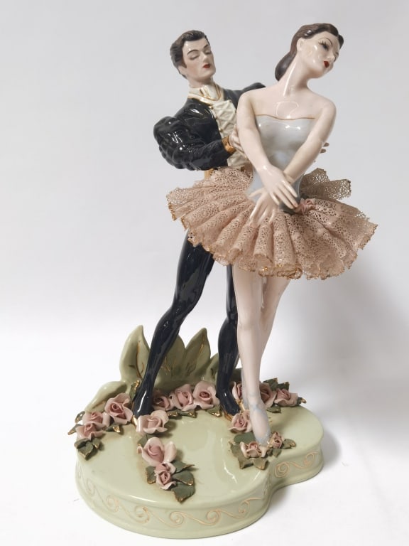 Large Vintage Heirloom of Tomorrow Porcelain Lace (1 of 11)