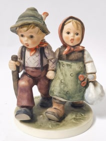 Vintage Goebel Hummel Porcelain "Going Home" Figur