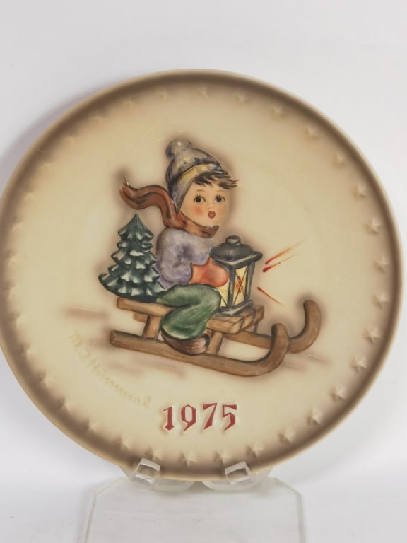 1975 Vintage Goebel Hummel Porcelain Figurine Plat (1 of 3)