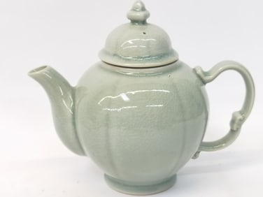 Chinese Porcelain Pea Glaze Teapot
