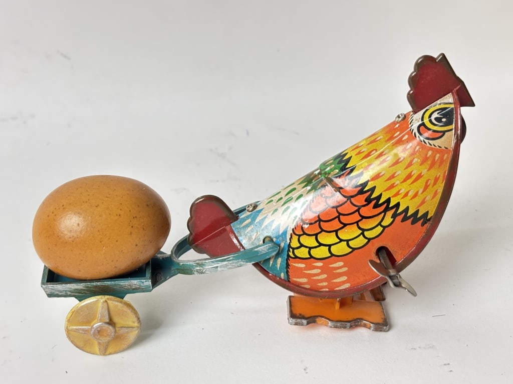 Vintage Tin Wind-Up Chicken Toy: Vintage Tin Wind-Up Chicken Toy, 6in