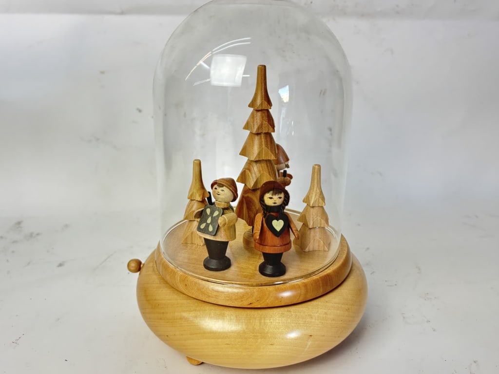 Vintage Sankyo German "Hansel und Gretel" Wood Mus: Vintage Sankyo German "Hansel und Gretel" Wood Music Box, 8.5in by 5.5in