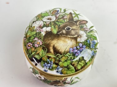 Vintage Avondale Staffordshire Porcelain Rabbit Bo