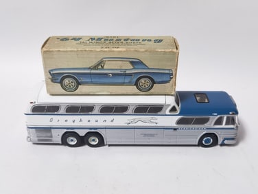 Corgi Greyhound Scenicruiser 3739/6700 Bus and Avo