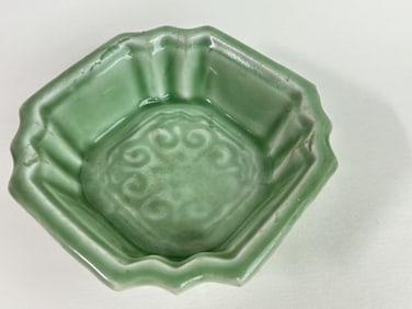 Chinese Porcelain Longquan Glaze Bowl