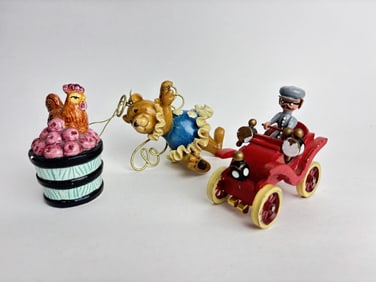 Group of Small Decors