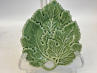 MMA-UPM Portugal Porcelain Majolica Leaf Plate