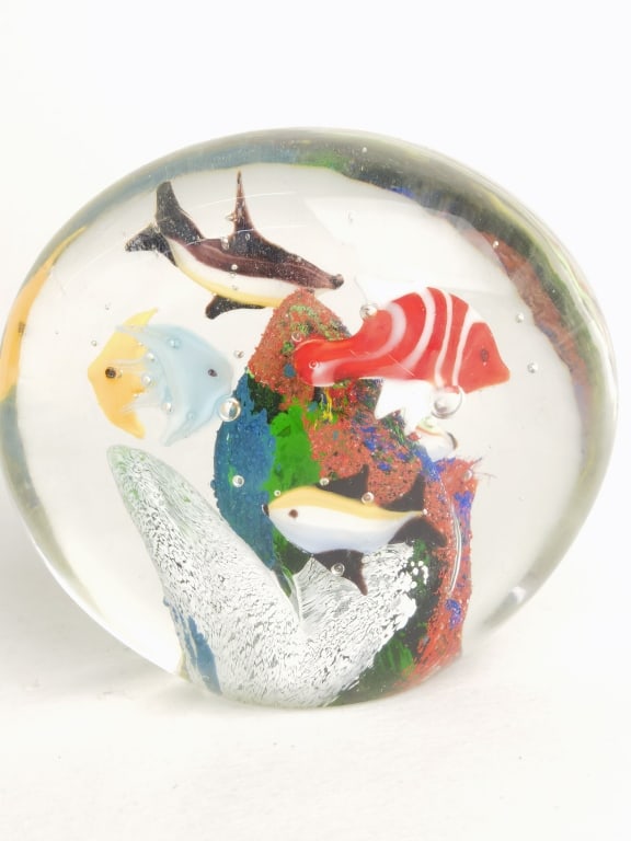 Vintage Murano Italy Art Glass Aquarium Paperweigh: Vintage Murano Italy Art Glass Aquarium Paperweight, 3.5in