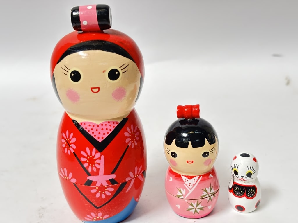 Vintage Japanese Style Hand Painted Nesting Dolls: Vintage Japanese Style Hand Painted Nesting Dolls, 5in