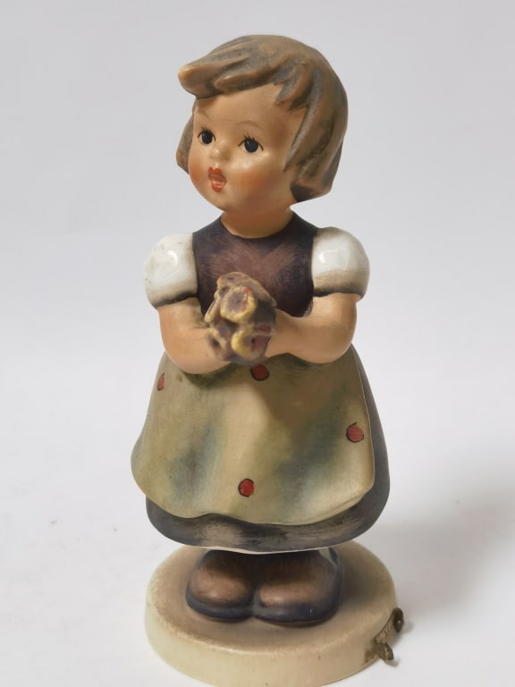 Vintage Goebel Hummel Porcelain "For Mother" Figur: Vintage Goebel Hummel Porcelain "For Mother" Figurine, 5.5in