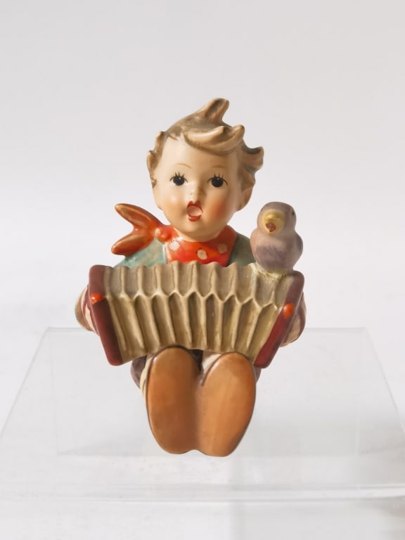 1938 Goebel Hummel Porcelain "Let's Sing" Figurine: 1938 Goebel Hummel Porcelain "Let's Sing" Figurine, 3in