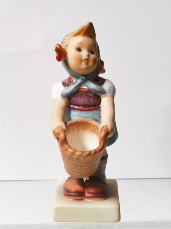 Vintage Goebel Hummel Porcelain "Little Helper" Fi: Vintage Goebel Hummel Porcelain "Little Helper" Figurine, 4.5in