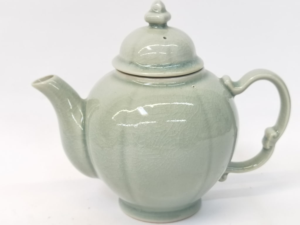 Chinese Porcelain Pea Glaze Teapot (1 of 3)