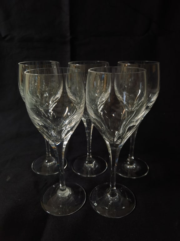 (5) Nachtmann Crystal Wine Glasses: (5) Nachtmann Crystal Wine Glasses, 7.5in