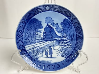 1973 Royal Copenhagen Going Home for Christmas Dis