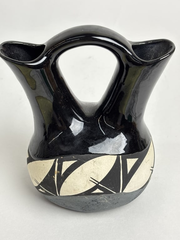 Vintage Mexican Pottery Wedding Vase: Vintage Mexican Pottery Wedding Vase, 5.75in by 4.75in