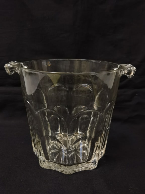 Vintage Javit Cameo Crystal Ice Bucket: Vintage Javit Cameo Crystal Ice Bucket, 8in by 6in
