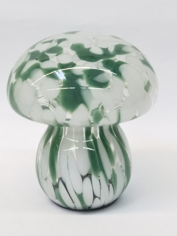 Vintage Green/White Splatter Art Glass Mushroom Li: Vintage Green/White Splatter Art Glass Mushroom Light, 6.5in