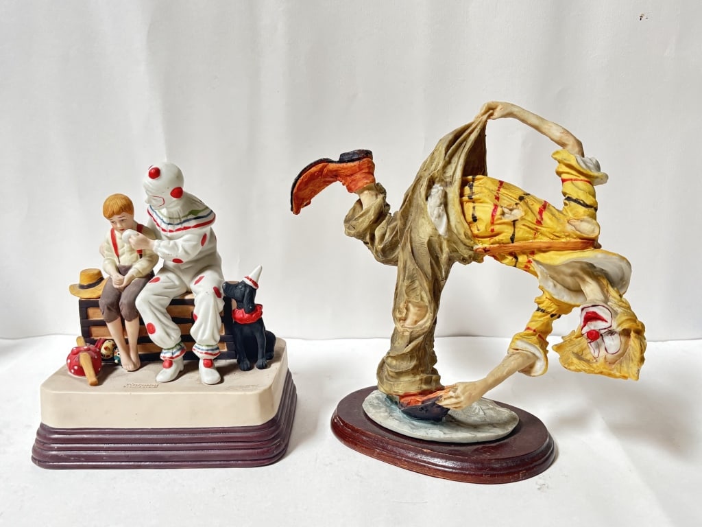 Norman Rockwell Porcelain Figurine and Clown Figur: Norman Rockwell Porcelain Figurine and Clown Figurine, 9in