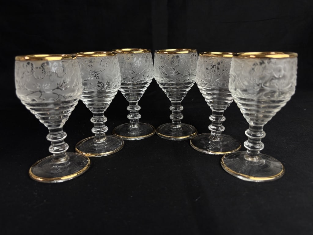 (6) Frosted Gold Rim Cordial Glasses: (6) Frosted Gold Rim Cordial Glasses, 4 1/8in